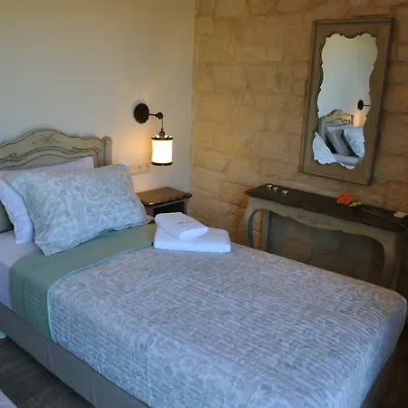 Sirocos Apartment *