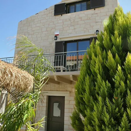 Sirocos Apartment *